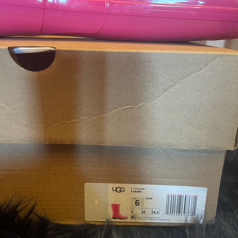 Pink kids uggs